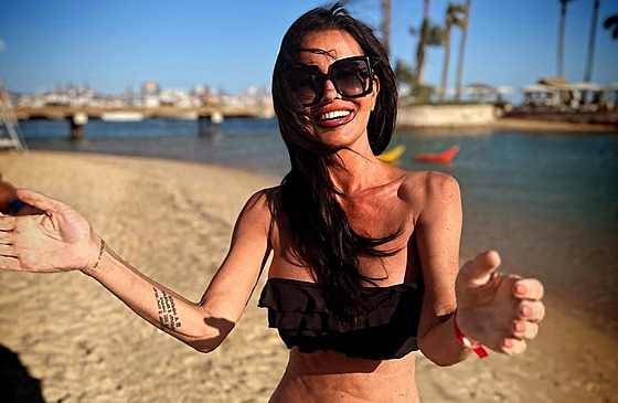 Silvia Lakato�ová v bikinách na dovolené u mo�e (2026)