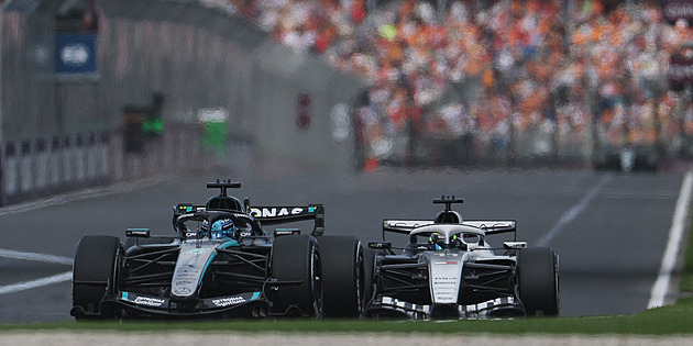 Do sezony F1 vstoupil nejlépe Mercedes, Ferrari po skvělém startu selhalo takticky