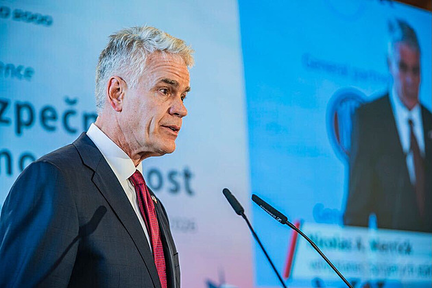 Americký velvyslanec pohrozil Česku. Riskujete, vzkazuje kvůli škrtům v obraně