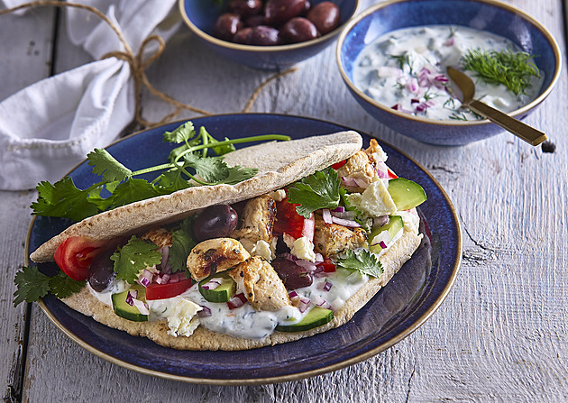 Souvlaki s tzatziki dresingem: Recept na nejšťavnatější maso jako z dovolené