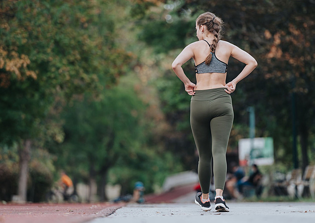 Sedm důvodů, proč zkusit chodit pozpátku. Některé vás opravdu překvapí