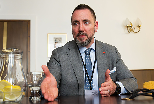 Aktivisté blokující jádro jsou zločinci. Červený o dotacích i Turkově kanceláři