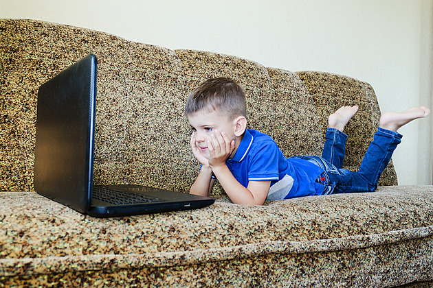 Sex s nezletilými, nahé fotky i vydírání. Policie vyšetřuje, co se děje na seznamce