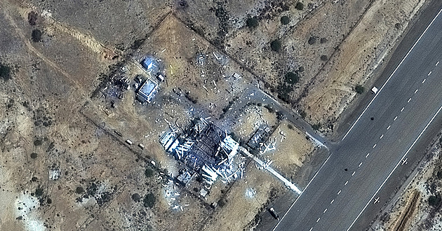 Zasažená Dubaj, zkáza v Teheránu. Válku na Blízkém východě zachytily satelity