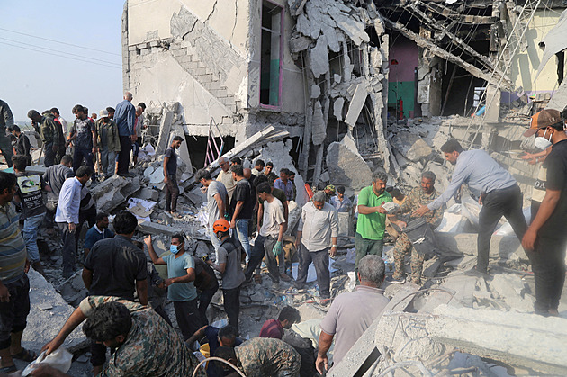 Sen o kapitulaci si vezměte do hrobu, vzkázal Írán. Za útoky v regionu se omluvil