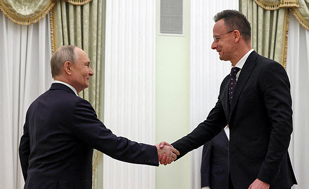 EU větřila úniky do Kremlu delší dobu, při schůzkách Maďary odřízla od informací