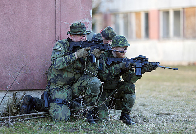 Boj o každý metr v prázdných domech. Aktivní zálohy oživily pístovská kasárna