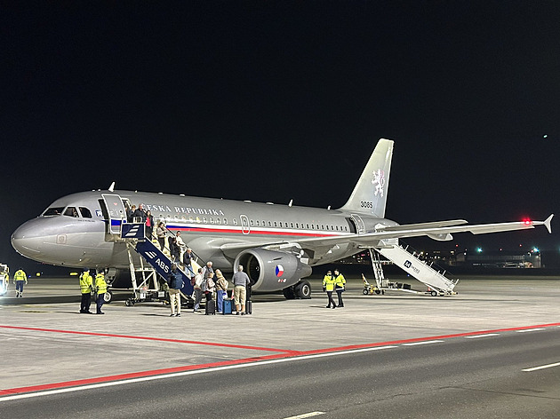 Do Prahy přiletělo asi 380 lidí z Dubaje, další repatriační let už je na cestě