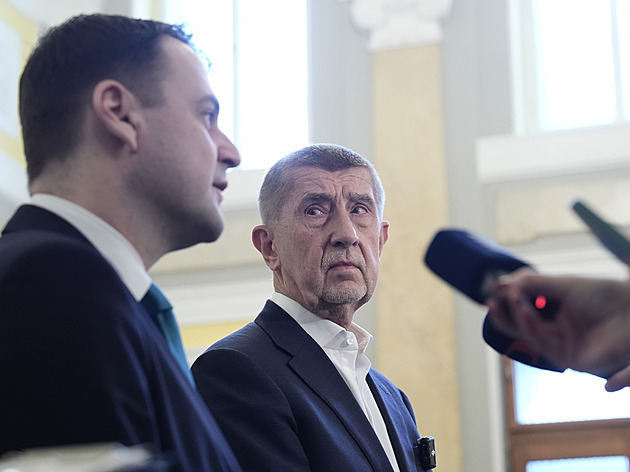 Pavel trvá na účasti na summitu NATO. Člena opozice tam nechci, reaguje Macinka