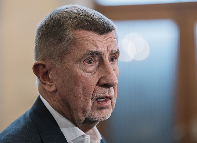Babiš prosil majitele Ryanairu a Emirates o lety a poslal Hřiba k psychiatrovi