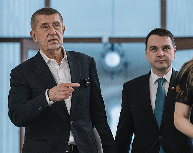 Kdo dělá z Pavla lídra opozice? Minář se snažil, ale teď roli přebírá vládní koalice