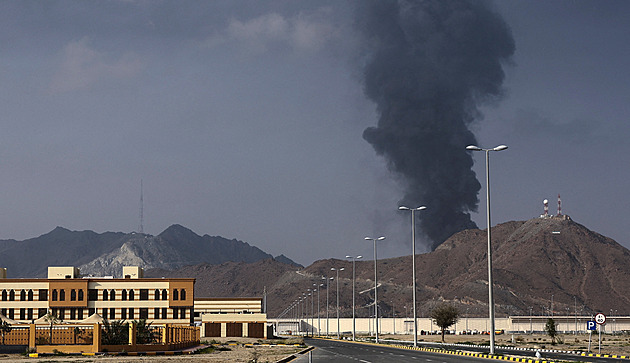 Tenisté utíkali, z kurtu je vyhnala nedaleká střelba. V Emirátech hrají i dva Češi
