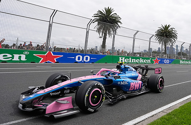 Centimetry od vážné nehody. Pilot málem doplatil na skvělý start: Bylo to děsivé