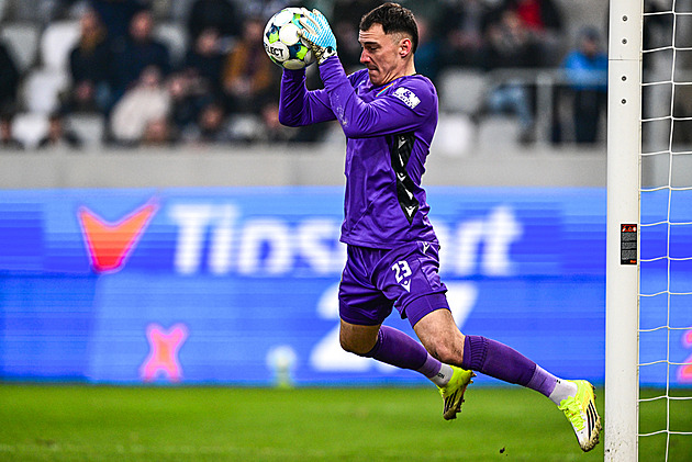 Snad už se uvolníme. Jedlička se snažil rozhodit střelce, u penalt myslel na dceru