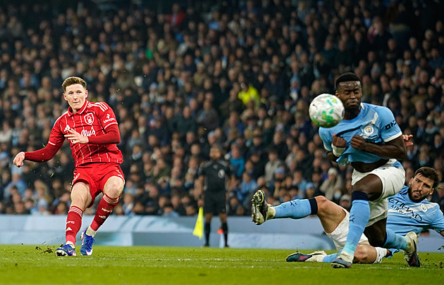 Zvládne Souček záchranářskou misi? Anglii baví i vyrovnaný boj o titul a poháry