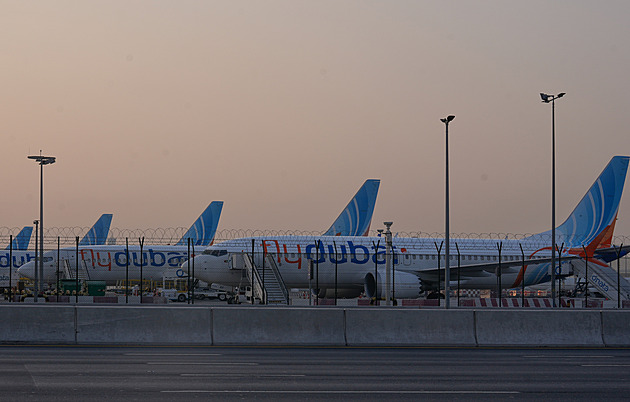 Chaos na letištích stoupá. Konflikt na Blízkém východě uzemnil letadla po celém světě