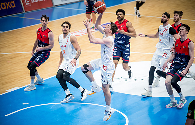 Nymburk v repríze finále NBL hladce zdolal Brno, za Děčín zazářil šestnáctiletý Houška