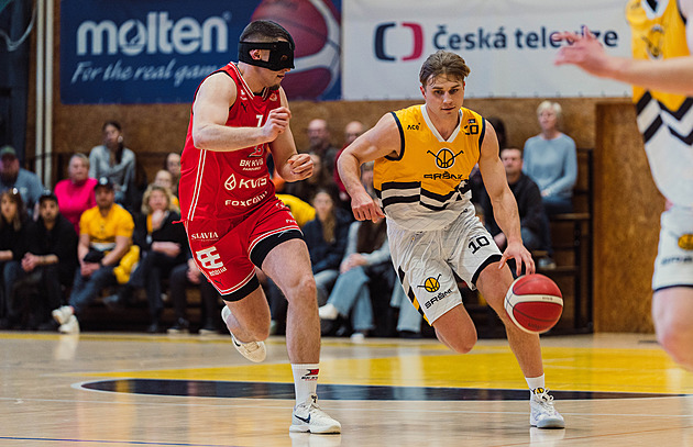 Kovář utavil Písek trojkou v poslední sekundě, Pardubice slaví venkovní výhru