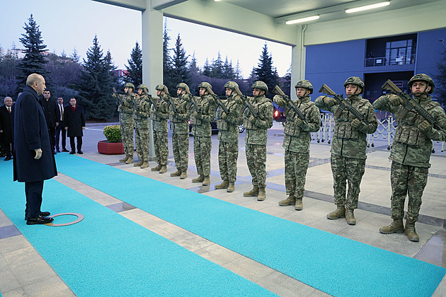 Z Íránu letěla na Turecko další raketa, síly NATO ji zničily. USA zavírají konzulát