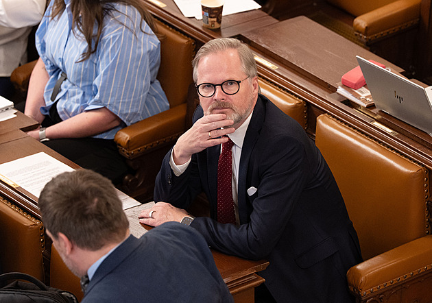 Blbostmi k popularitě. Politikům stačí „vysílat“, pomáhá to, bez ohledu na obsah