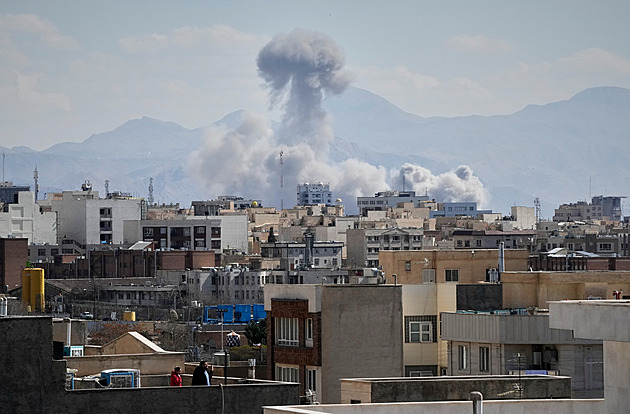 Přiškrcený Hormuzský průliv oživil vzpomínky na energošok roku 2022