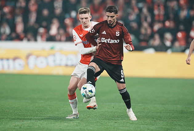 Chaloupek? Práce všeho druhu! Ve Slavii je z něj nečekaný tahoun, připomíná Součka