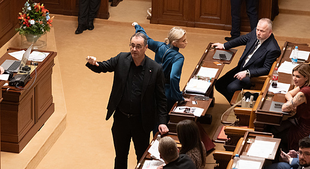 Volby by vyhrálo ANO, Starostové předběhli ODS, Motoristé jsou mimo