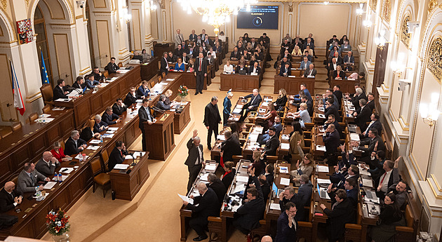 Demokracie v praxi: proč ve Sněmovně často nesedí ti, které bychom si přáli