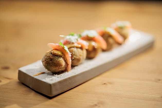 Jáhlové arancini Cyrila Děckaře, nebo Jáhloto Evy Puskarčíkové? Připravte si oběd z Ledničko, vyprávěj!