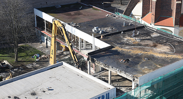 VIDEO: Ikonická Slezanka jde k zemi, v okolí sledují vibrace i případné trhliny