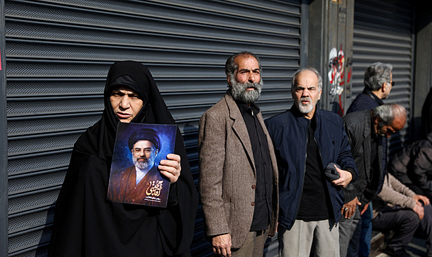 Chameneí je zraněný, ale v pořádku, zní z Íránu. Píše se o poranění nohou