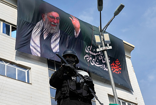 Íránskému režimu zatím kolaps nehrozí, upozorňují americké rozvědky