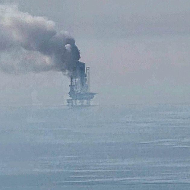 OBRAZEM: Paralyzovaný Hormuz. Provoz v tepně živící svět ropou ustrnul