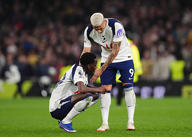 Tottenham v krizi, kouč ale o vyhazovu nechce slyšet. Dá v bráně šanci Kinskému?