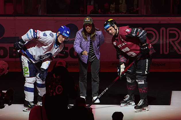 ONLINE: Druhý gól Komety neplatí, Třinec už vede. Sparta v předkole hostí Kladno