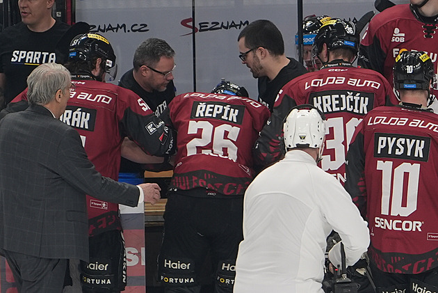 Sparta hlásí SOS, na startu play off nemá opory. Trenér ale věří: Do série zasáhnou