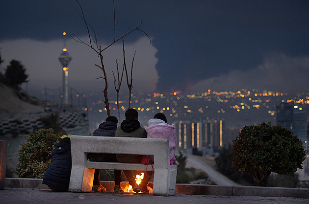 Ani velká ofenziva íránský režim nepoloží, opozice se moci nechopí, varovala analýza