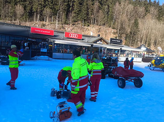 Ve Špindlerově Mlýně se srazili lyžař a snowboardistka, letěly pro ně vrtulníky