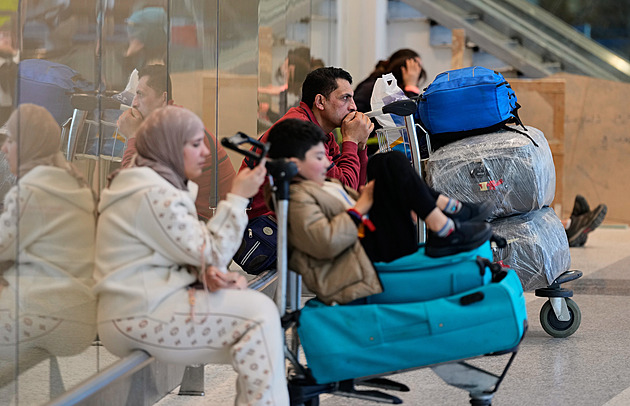 Protivzdušná obrana funguje, slyšíme jen rány, hlásí Češi z Blízkého východu