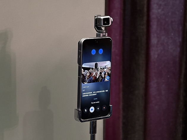 Je to budoucnost lidstva? Roboti budou vylézat z mobilů a sledovat nás