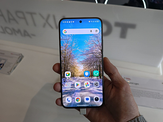 Tak skvělý displej jsme ještě neviděli. Překonává i panely prémiových značek