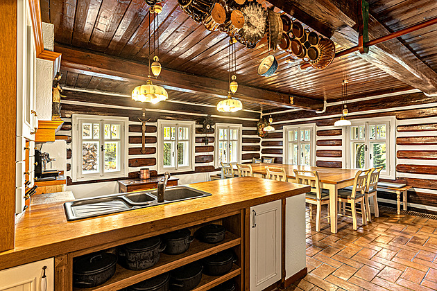 Krkonošský luxus za 39 milionů. Má wellness, kinosál a tři hektary soukromí