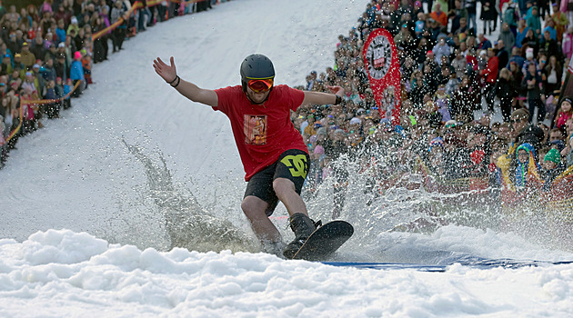 Na Špičáku skončila Jízda přes louži pro většinu účastníků koupáním