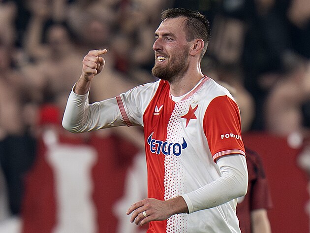 Tom� Chor� slav� v derby se Spartou.
