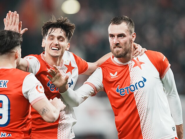 Tom� Chor� slav� se spoluhr��i vyrovn�vac� g�l na 1:1 v utkan� proti Spart�.