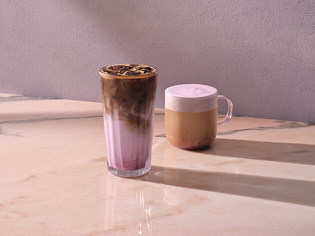 Jaro ve Starbucks bude letos pat�it barv�m a exotick�m chut�m