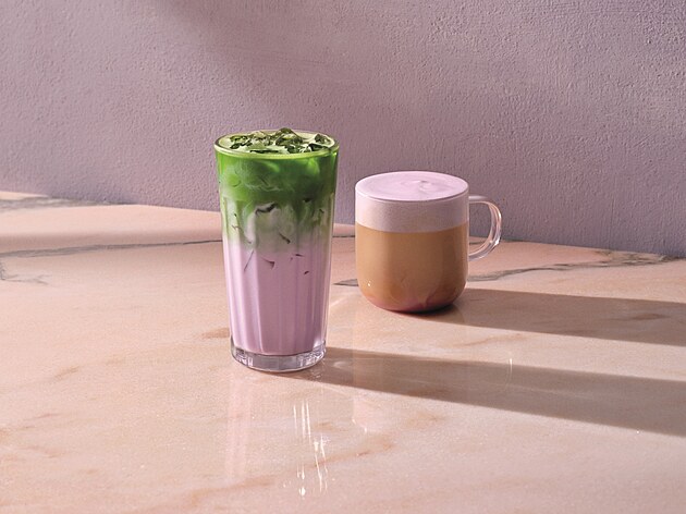 Jaro ve Starbucks bude letos pat�it barv�m a exotick�m chut�m