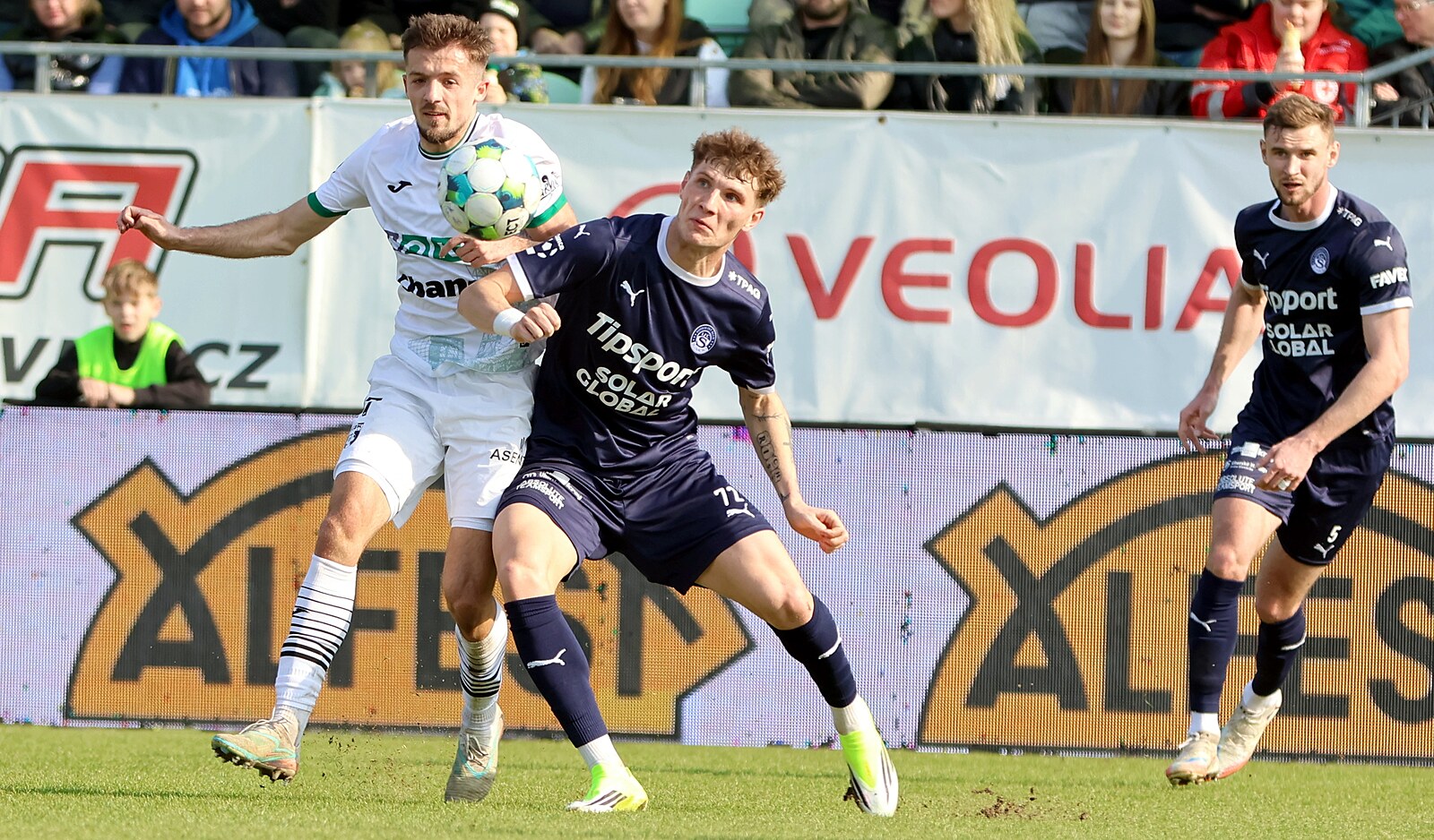 Ještě další rok bez fotbalu. Šigut zná trest za korupci, na hřiště nesmí i další hráči | Sport