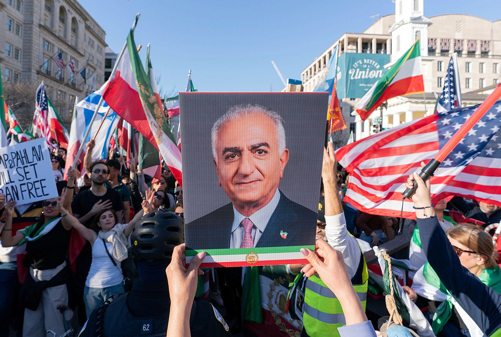 Pahlaví pochválil Trumpa za údery na Írán, nabídl plán pro novou reformu Íránu