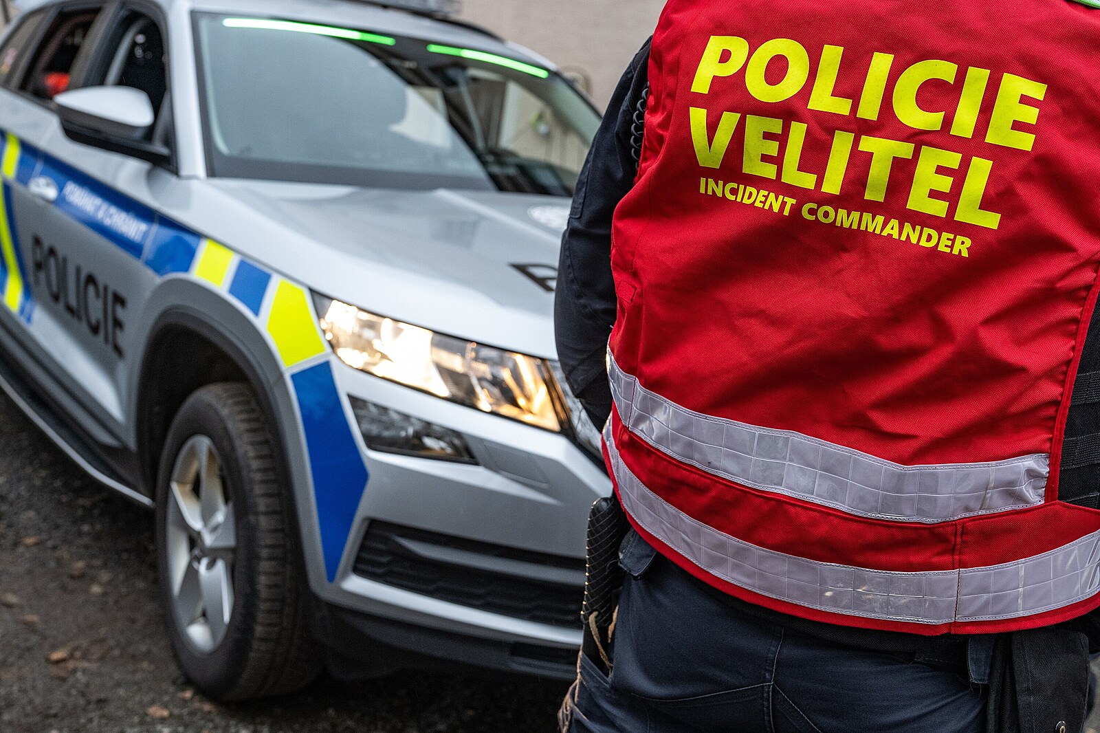 Policie řeší vraždu v Karlových Varech, podezřelého zadržela ve stejném domě